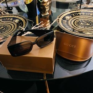 Pre-owned GUCCI GG0811S 001 Black Rectangular Sunglasses